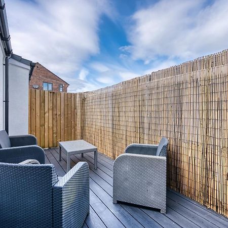4-Bedroom Stunning Luxe, Spacious & Stylish Design House Bolton, Sleeps 11, With Parking Central Bolton, Links To Manchester, Pet-Friendly, Best For Groups! Work Contractors And Summer Special Offer! - By Blue Puffin Stays Farnworth Esterno foto