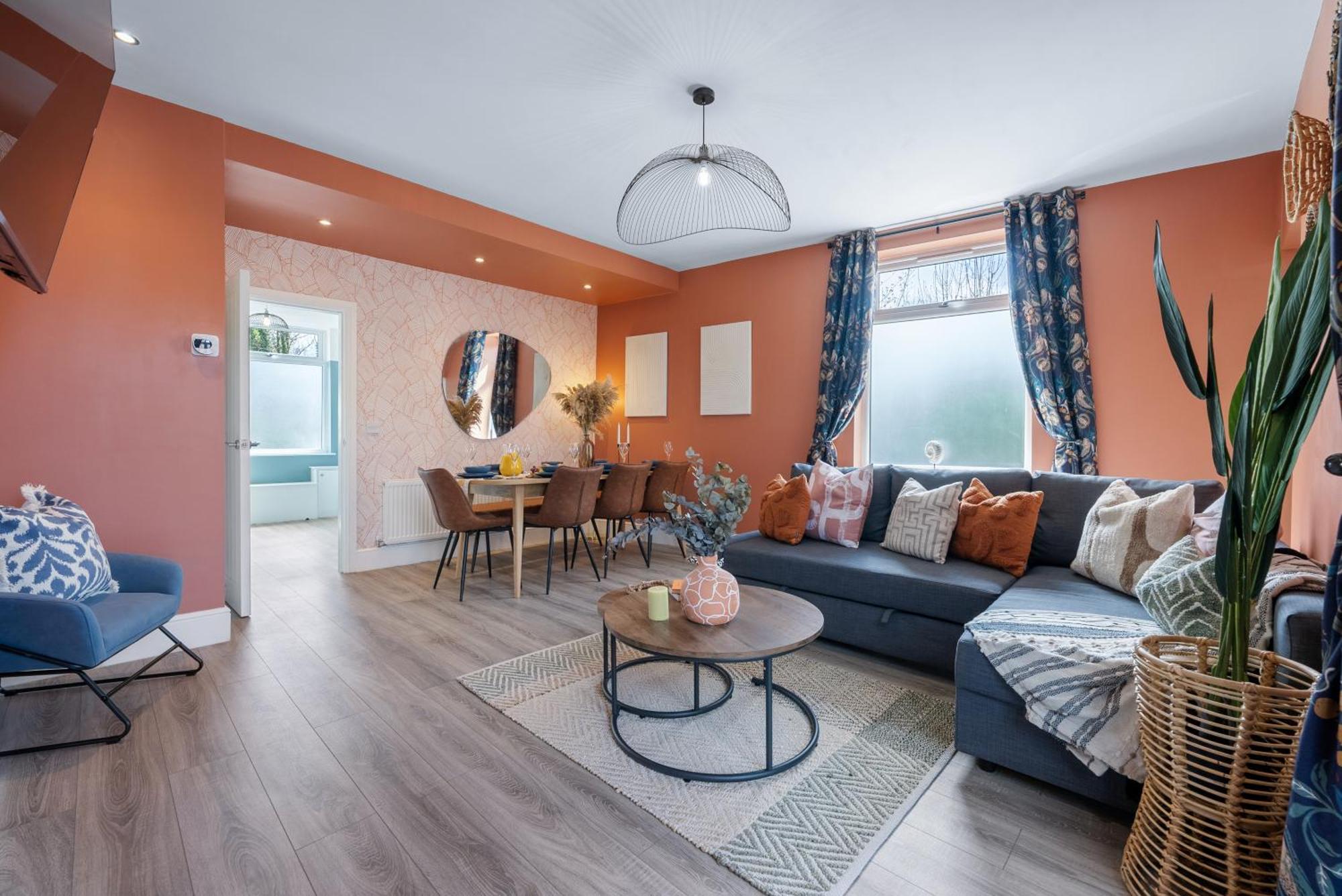 4-Bedroom Stunning Luxe, Spacious & Stylish Design House Bolton, Sleeps 11, With Parking Central Bolton, Links To Manchester, Pet-Friendly, Best For Groups! Work Contractors And Summer Special Offer! - By Blue Puffin Stays Farnworth Esterno foto
