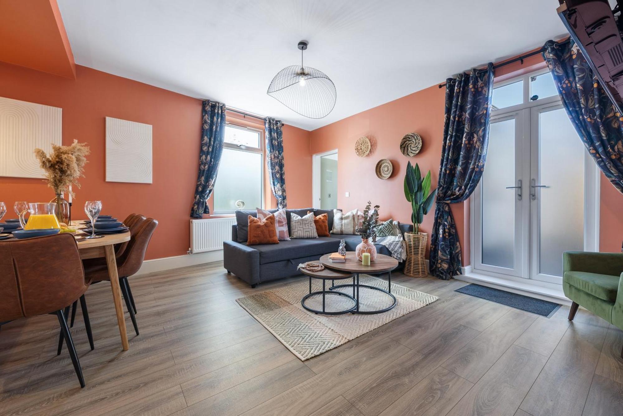 4-Bedroom Stunning Luxe, Spacious & Stylish Design House Bolton, Sleeps 11, With Parking Central Bolton, Links To Manchester, Pet-Friendly, Best For Groups! Work Contractors And Summer Special Offer! - By Blue Puffin Stays Farnworth Esterno foto