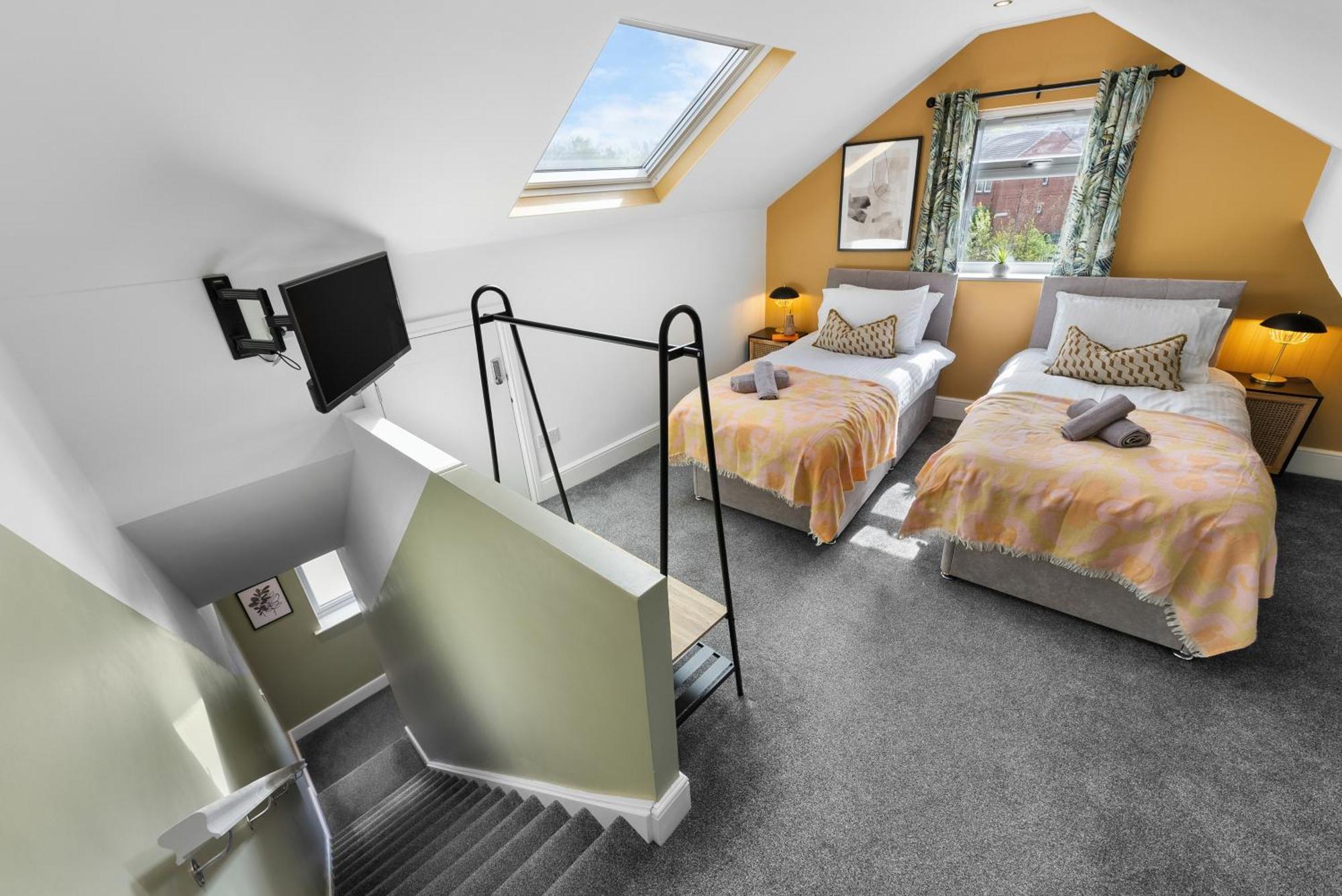 4-Bedroom Stunning Luxe, Spacious & Stylish Design House Bolton, Sleeps 11, With Parking Central Bolton, Links To Manchester, Pet-Friendly, Best For Groups! Work Contractors And Summer Special Offer! - By Blue Puffin Stays Farnworth Esterno foto